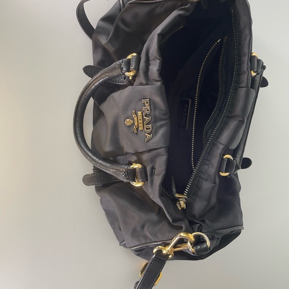 Prada Nylon and leather bag with gold hardware and removable strap - Picture 8 of 14